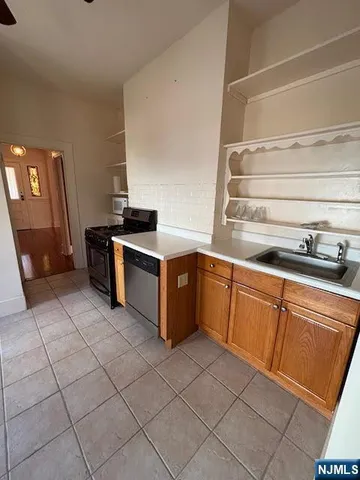 $2,800 | 252 Highwood Avenue, Unit 1, Ridgewood, NJ 07450