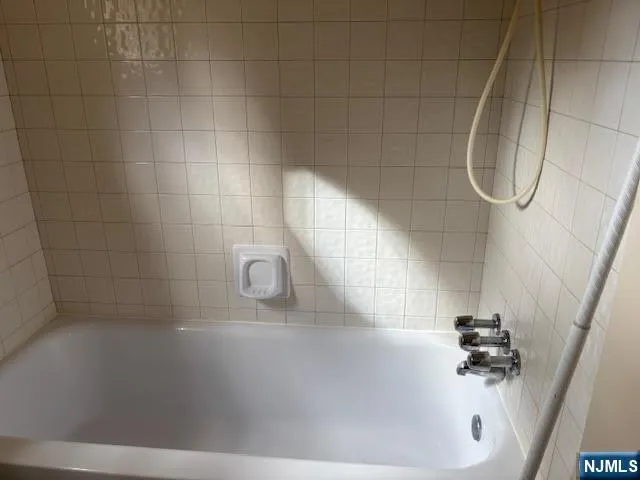 $2,800 | 252 Highwood Avenue, Unit 1, Ridgewood, NJ 07450