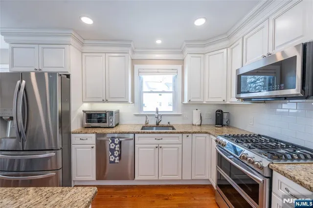 $575,000 | 7 Carlson Place, Lake Hiawatha, NJ 07034