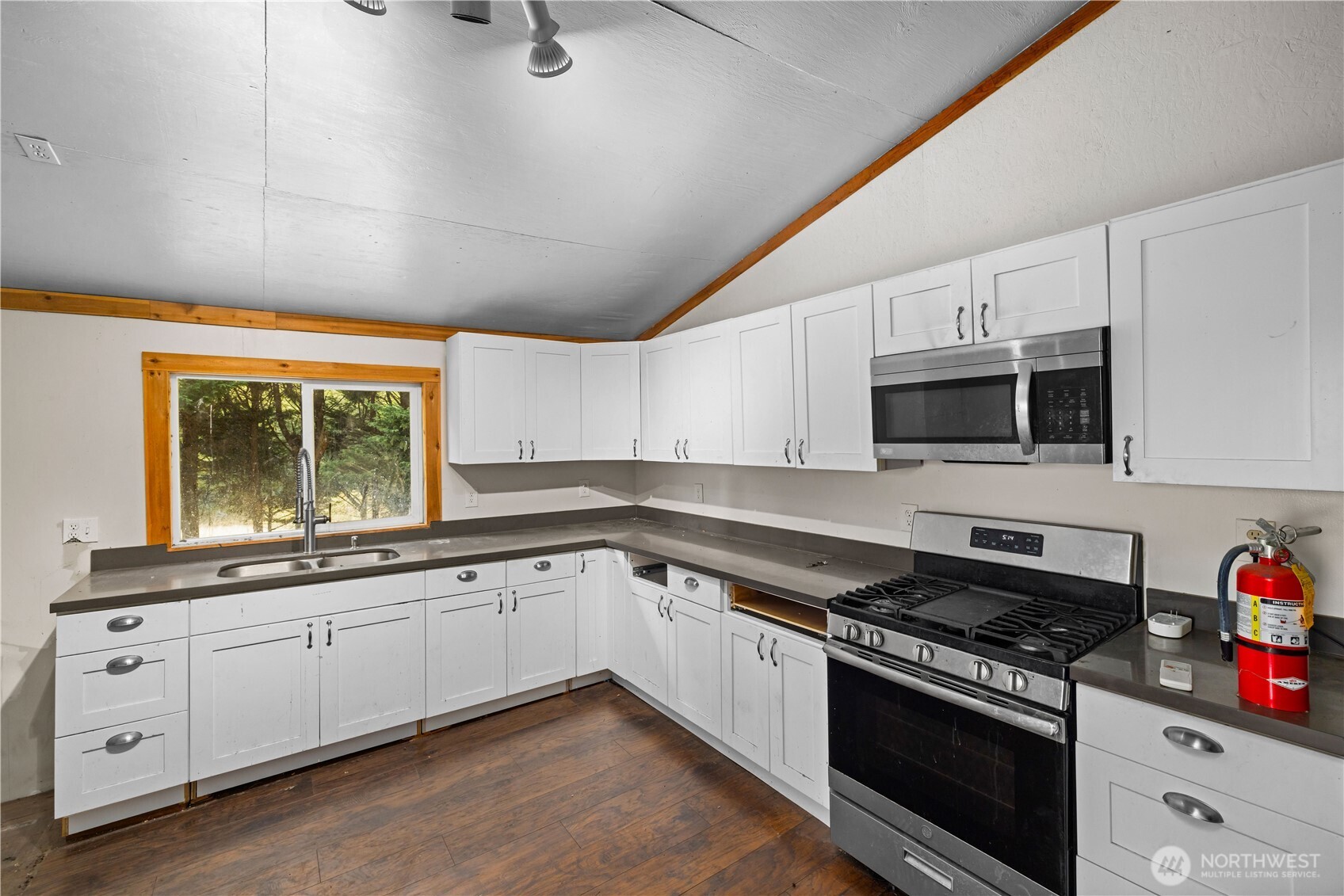 27272 Big Valley Road Northeast Poulsbo, WA 98370 - Photo 30 of 32