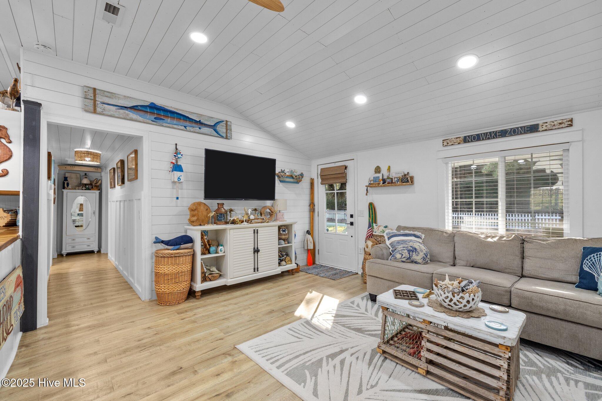190 Arrington Road Beaufort, NC 28516 - Photo 16 of 33 Great Room