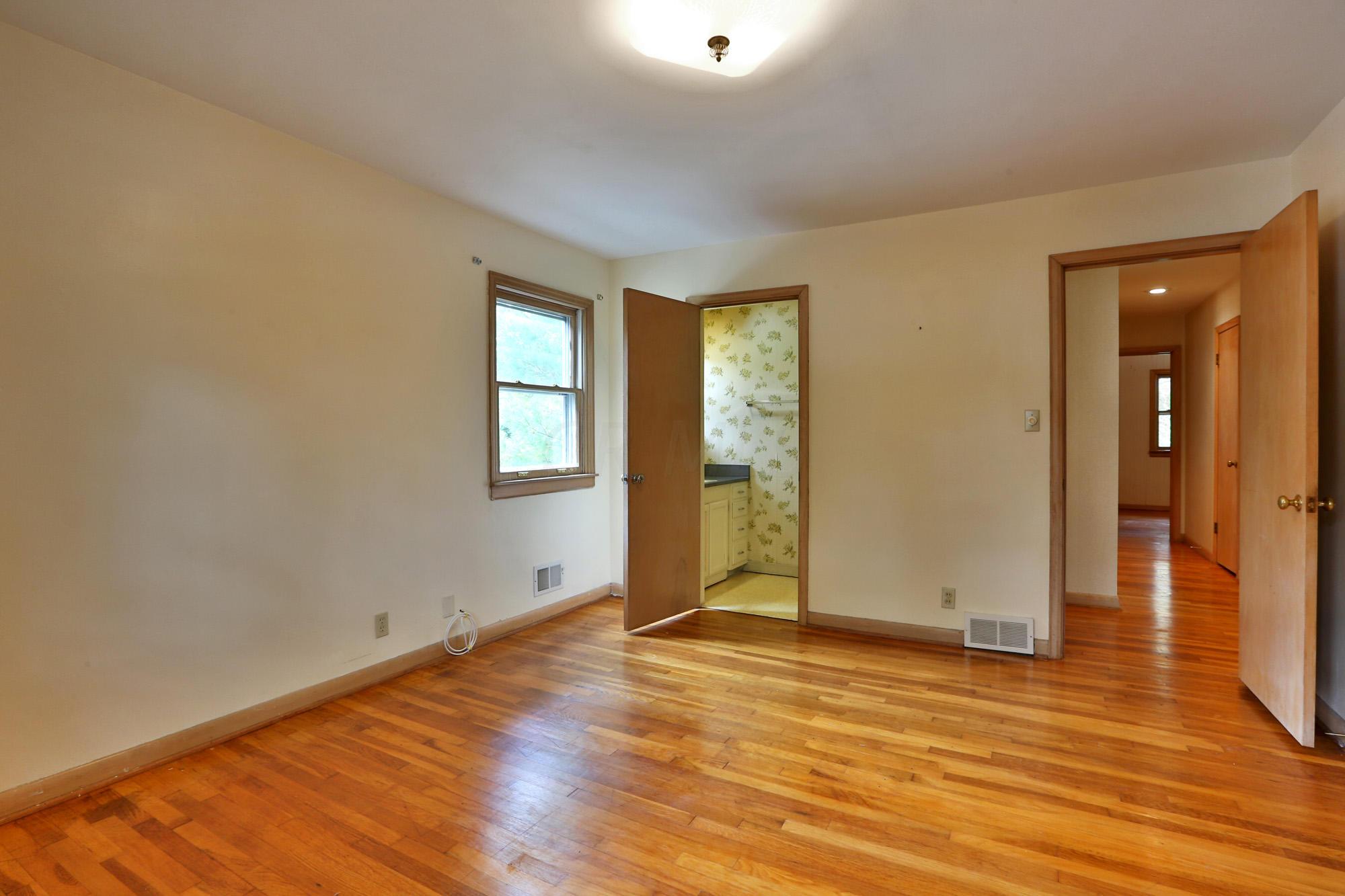 1892 Inchcliff Road Columbus, OH 43221 - Photo 20 of 37