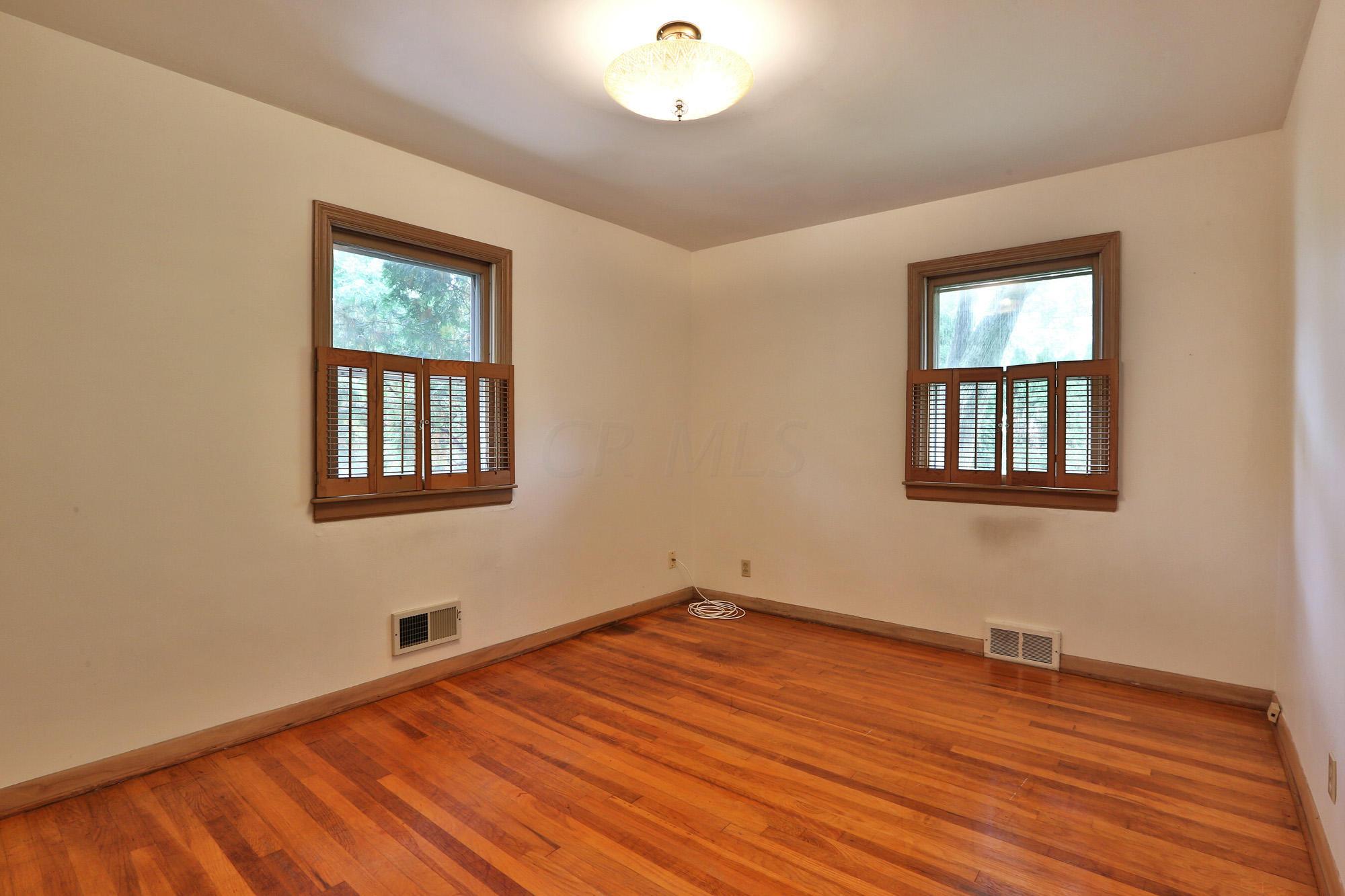 1892 Inchcliff Road Columbus, OH 43221 - Photo 24 of 37