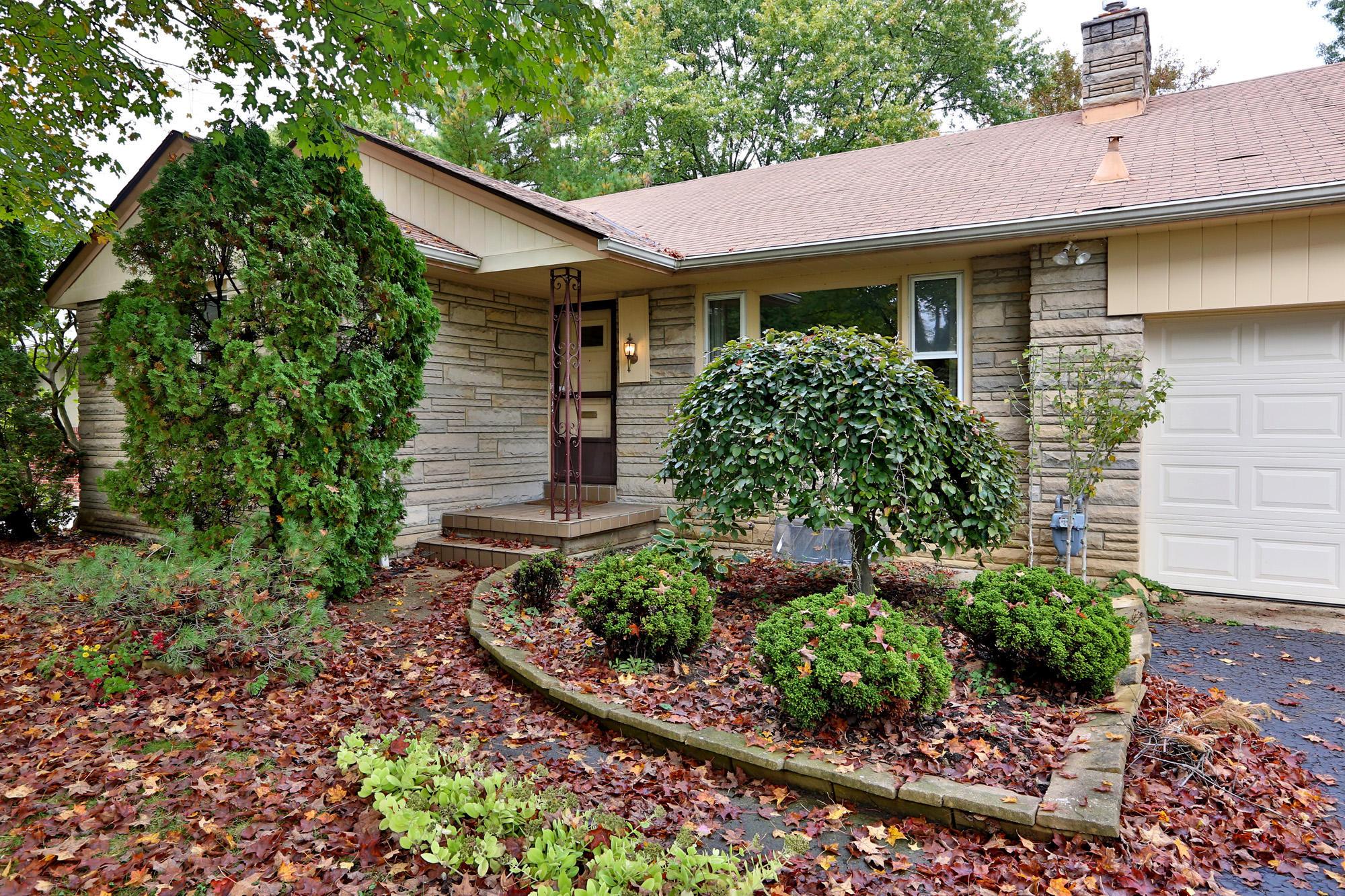 1892 Inchcliff Road Columbus, OH 43221 - Photo 3 of 37
