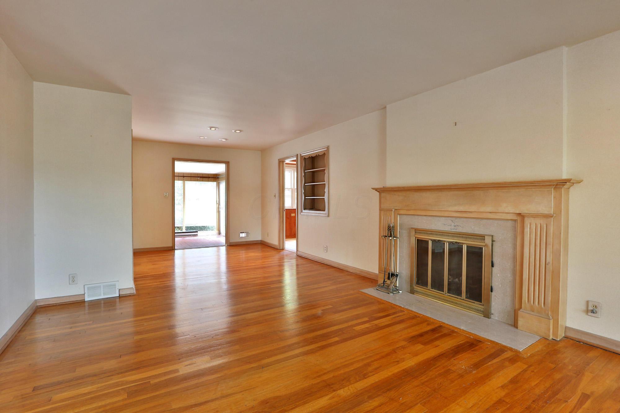 1892 Inchcliff Road Columbus, OH 43221 - Photo 6 of 37
