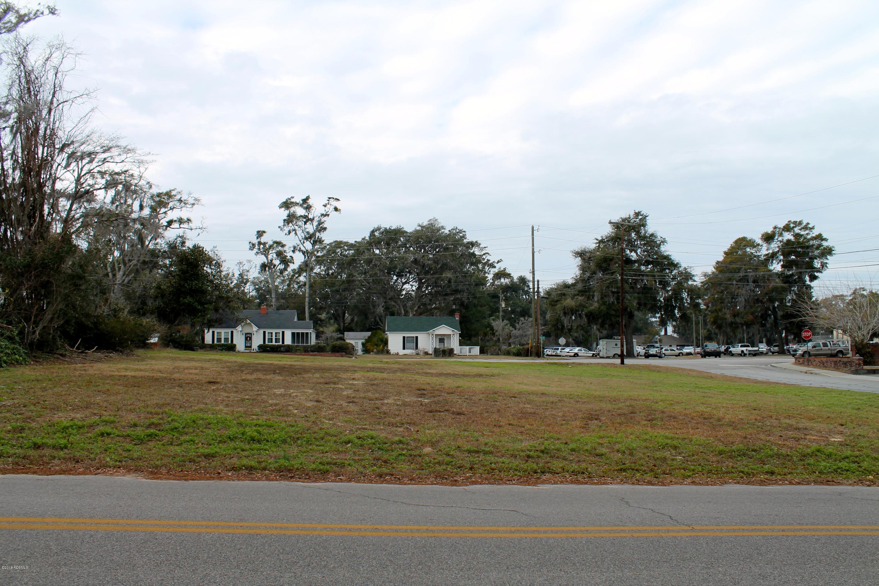 305 Ribaut Road Beaufort, SC 29902 - Photo 6 of 11 IMG_5930