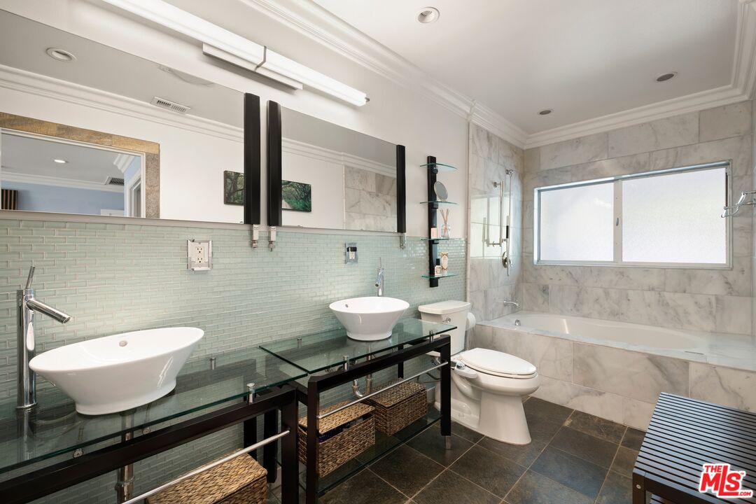 8142 Amor Road Los Angeles, CA 90046 - Photo 11 of 26 Gallery Image 11