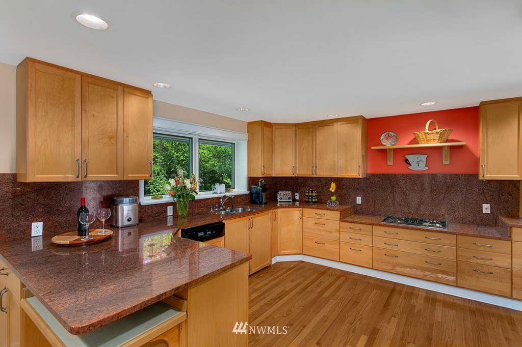 912 Main Street Edmonds, WA 98020 - Photo 3 of 24