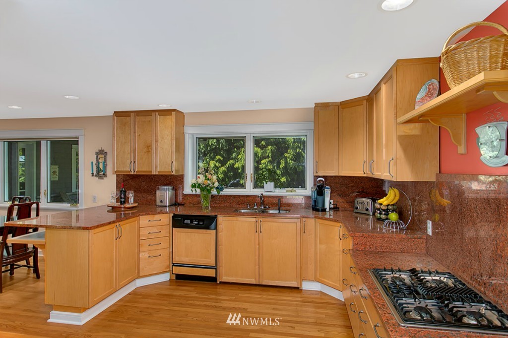 912 Main Street Edmonds, WA 98020 - Photo 4 of 24