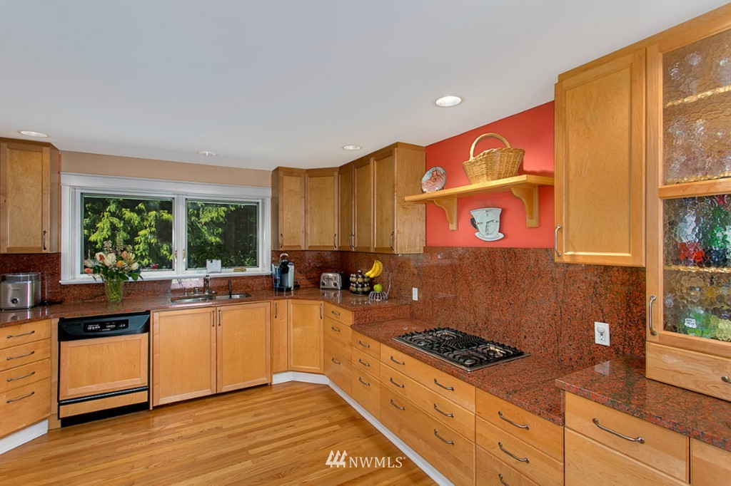 912 Main Street Edmonds, WA 98020 - Photo 5 of 24