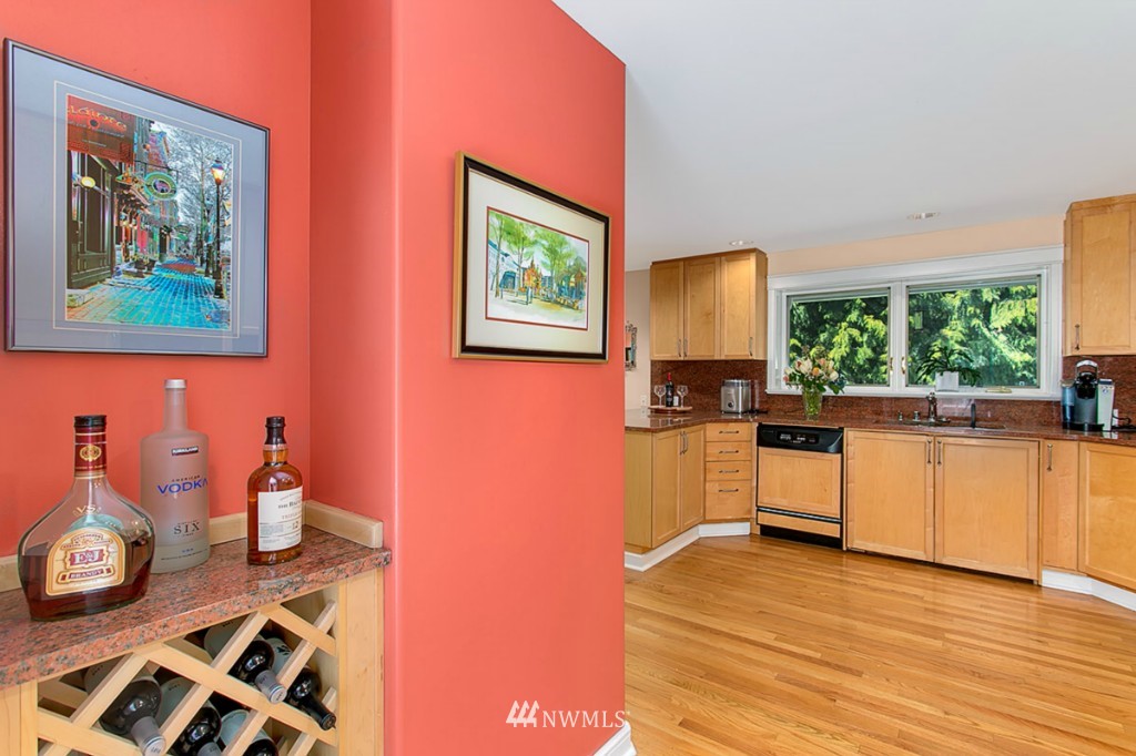 912 Main Street Edmonds, WA 98020 - Photo 6 of 24