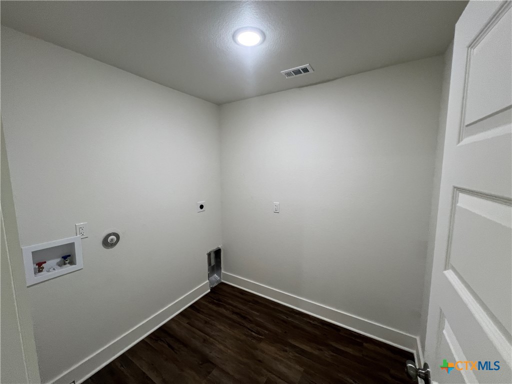 1822 Royal Loop Belton, TX 76513 - Photo 16 of 22 a view of room with hardwood floor