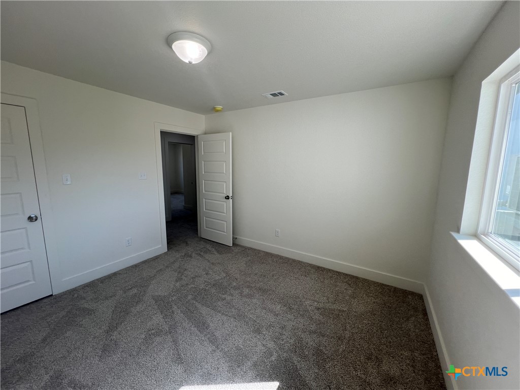 1822 Royal Loop Belton, TX 76513 - Photo 22 of 22 an empty room with windows and closet