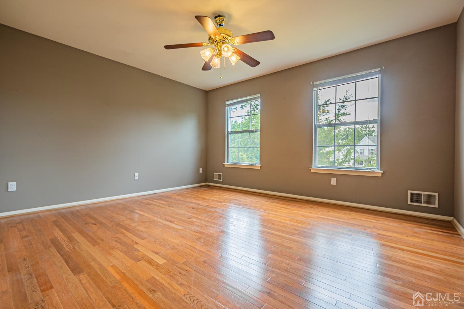 6 Sarah Court Edison, NJ 08817 - Photo 17 of 34 an empty room with wooden floor and windows