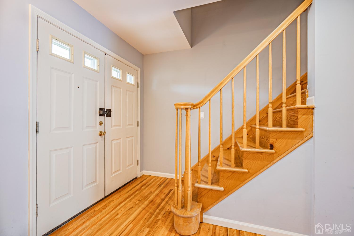 6 Sarah Court Edison, NJ 08817 - Photo 18 of 34 a view of an entryway