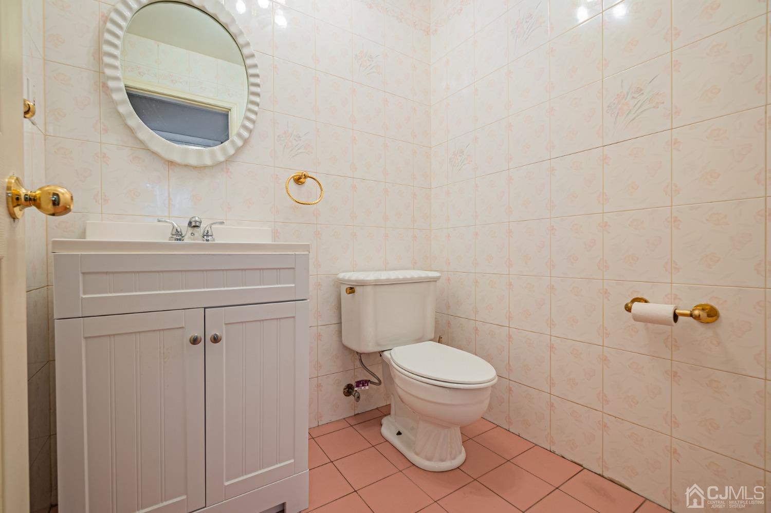 6 Sarah Court Edison, NJ 08817 - Photo 26 of 34 a bathroom with a toilet sink and mirror