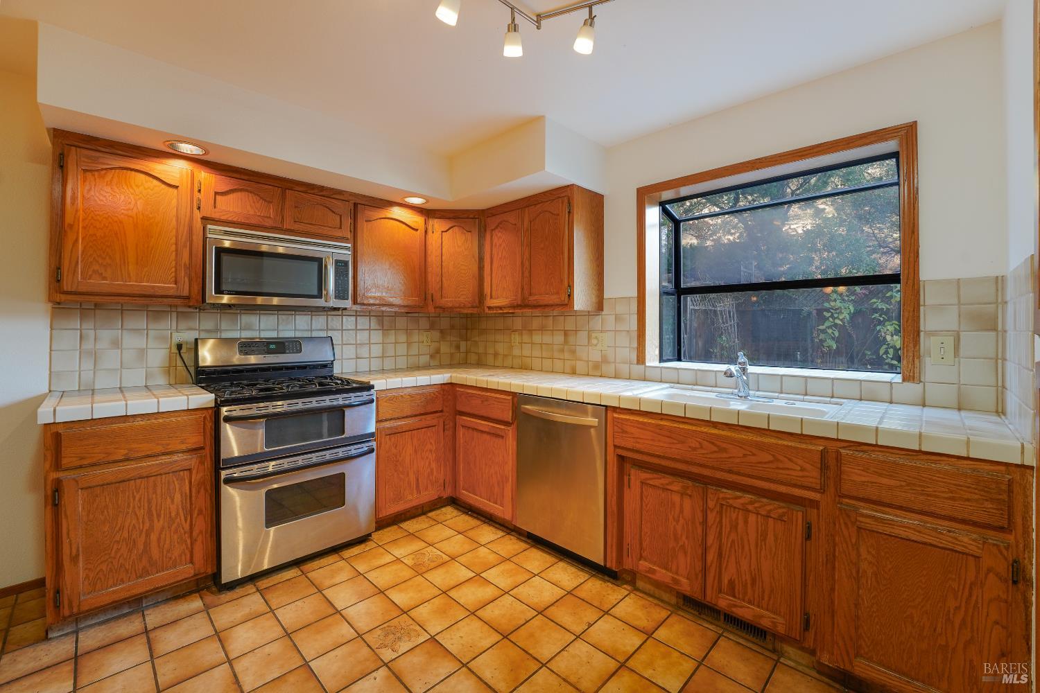 301 Toyon Road Ukiah, CA 95482 - Photo 5 of 40