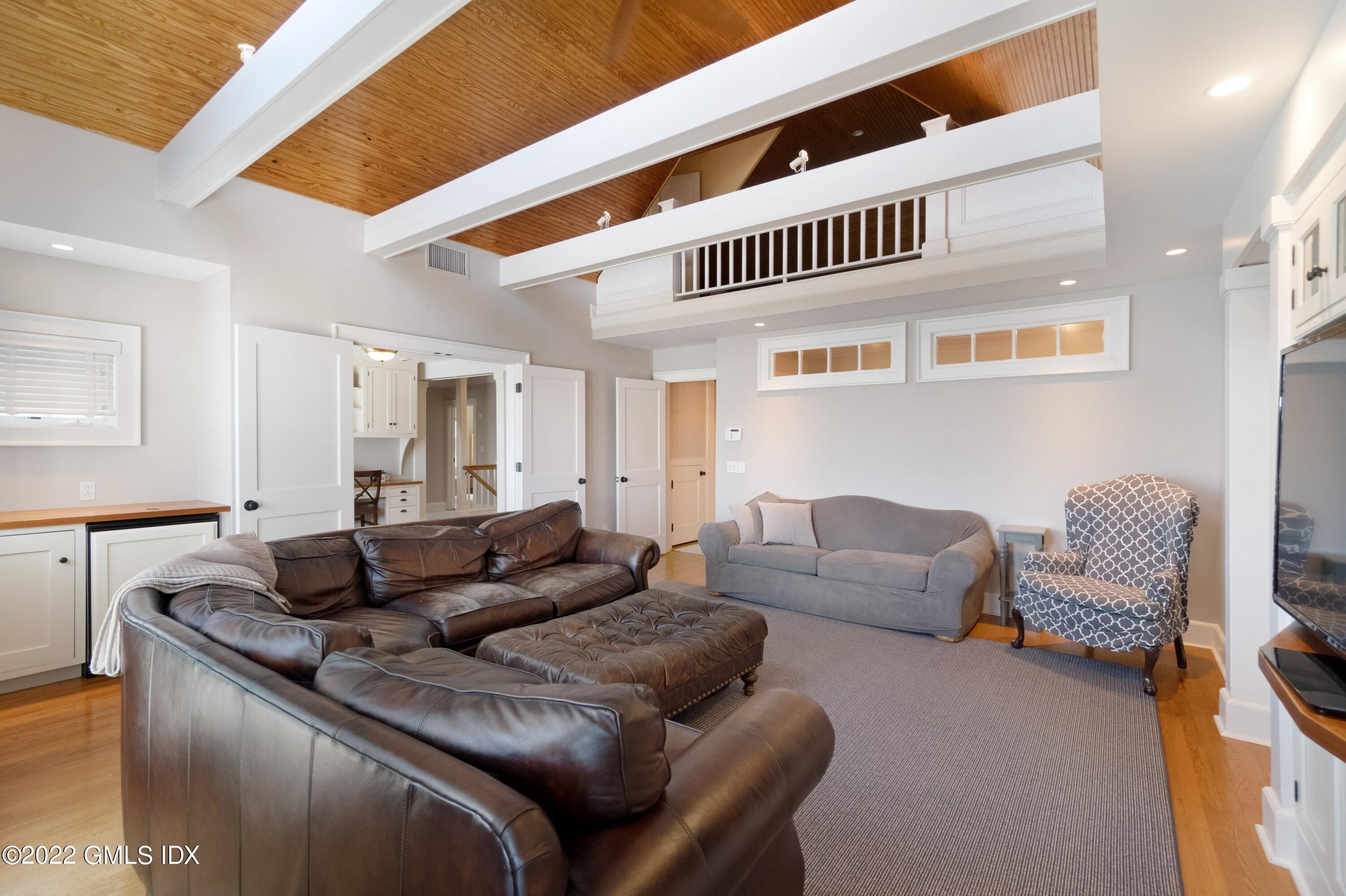 27 Willowmere Circle Riverside, CT 06878 - Photo 21 of 33 a living room with furniture and a couch