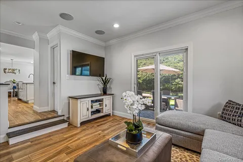 $1,348,000 | 19 Evon Drive, Syosset, NY 11791