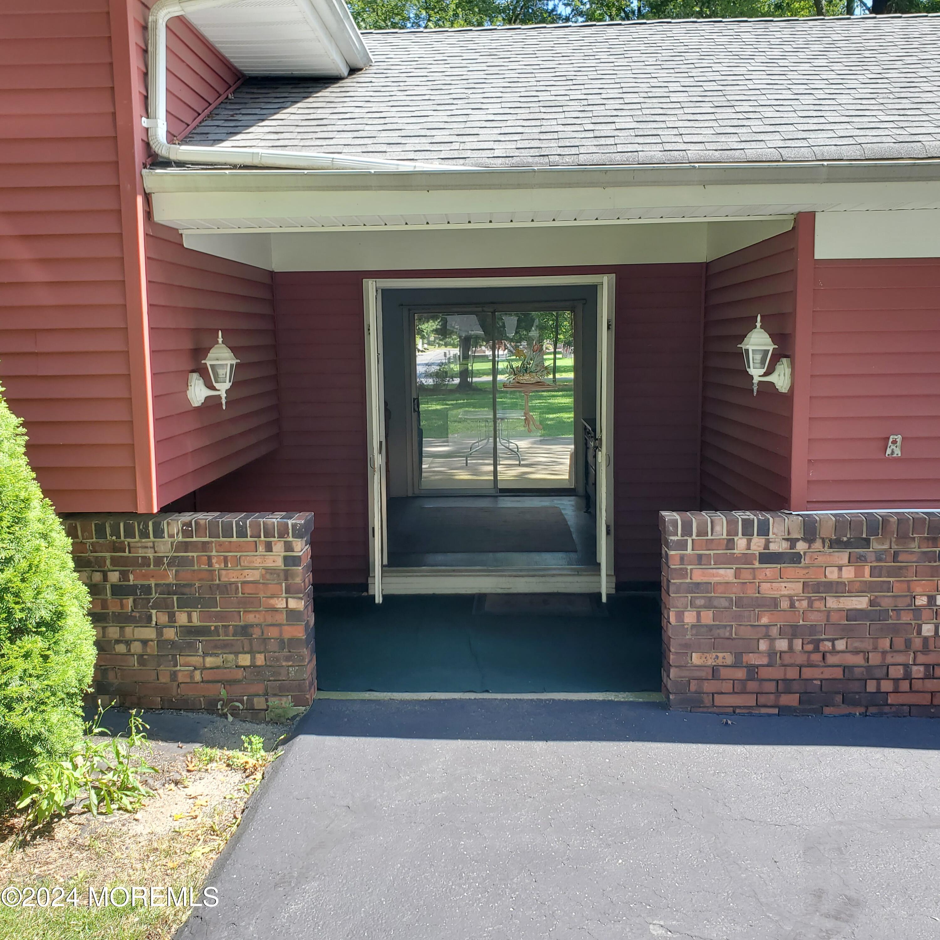 6 Jamestown Road Manalapan, NJ 07726 - Photo 4 of 34 20240822_115323