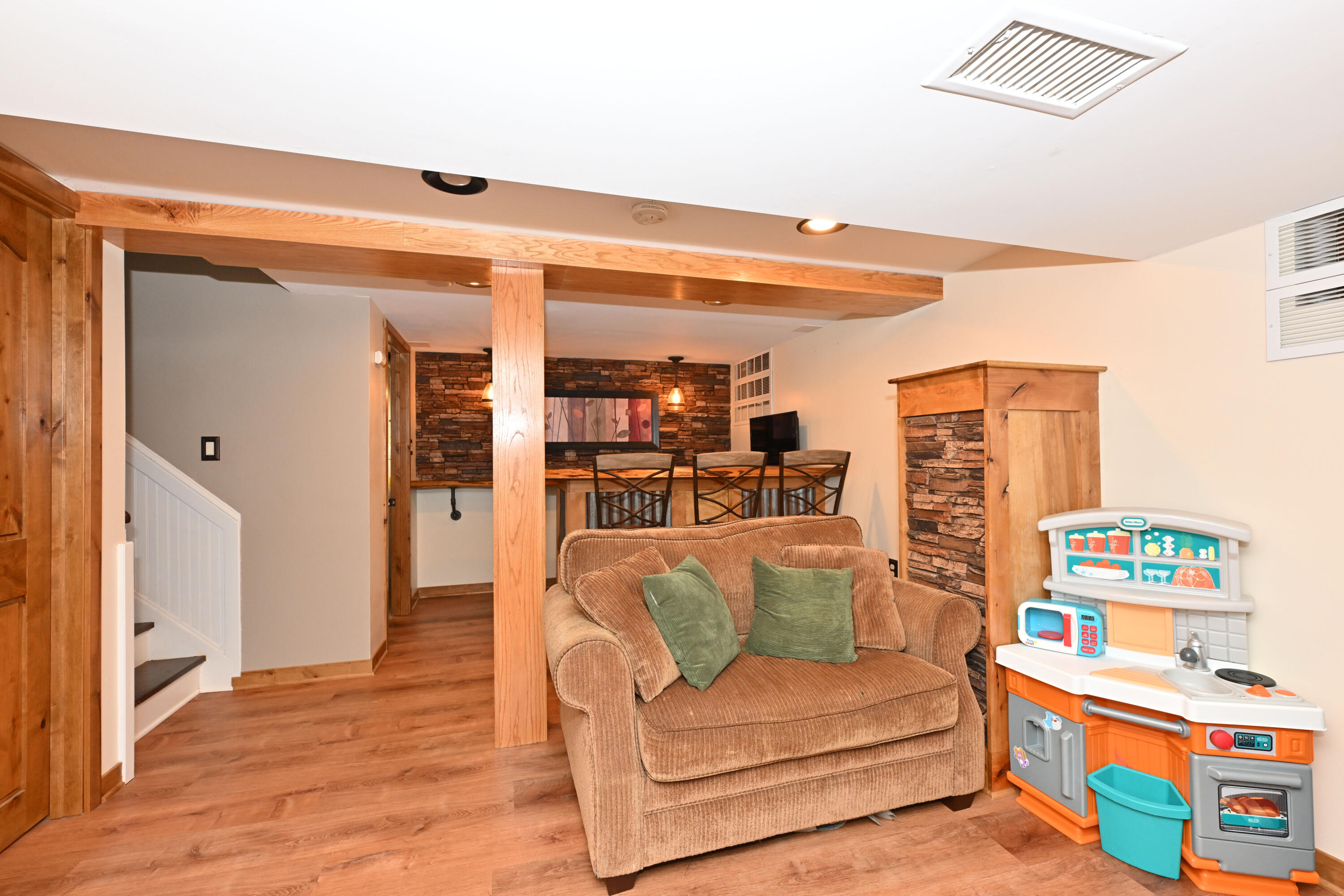 10518 West Spring Green Road Greenfield, WI 53228 - Photo 23 of 38 Photo (25)