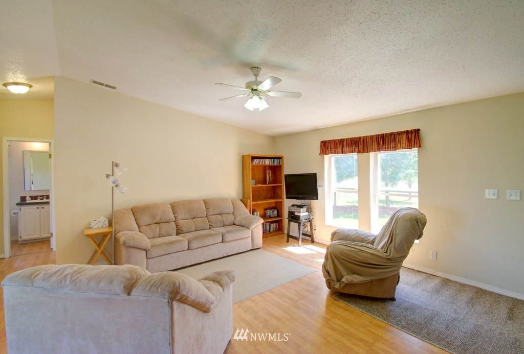 17551 Bennett Road Mount Vernon, WA 98273 - Photo 5 of 25