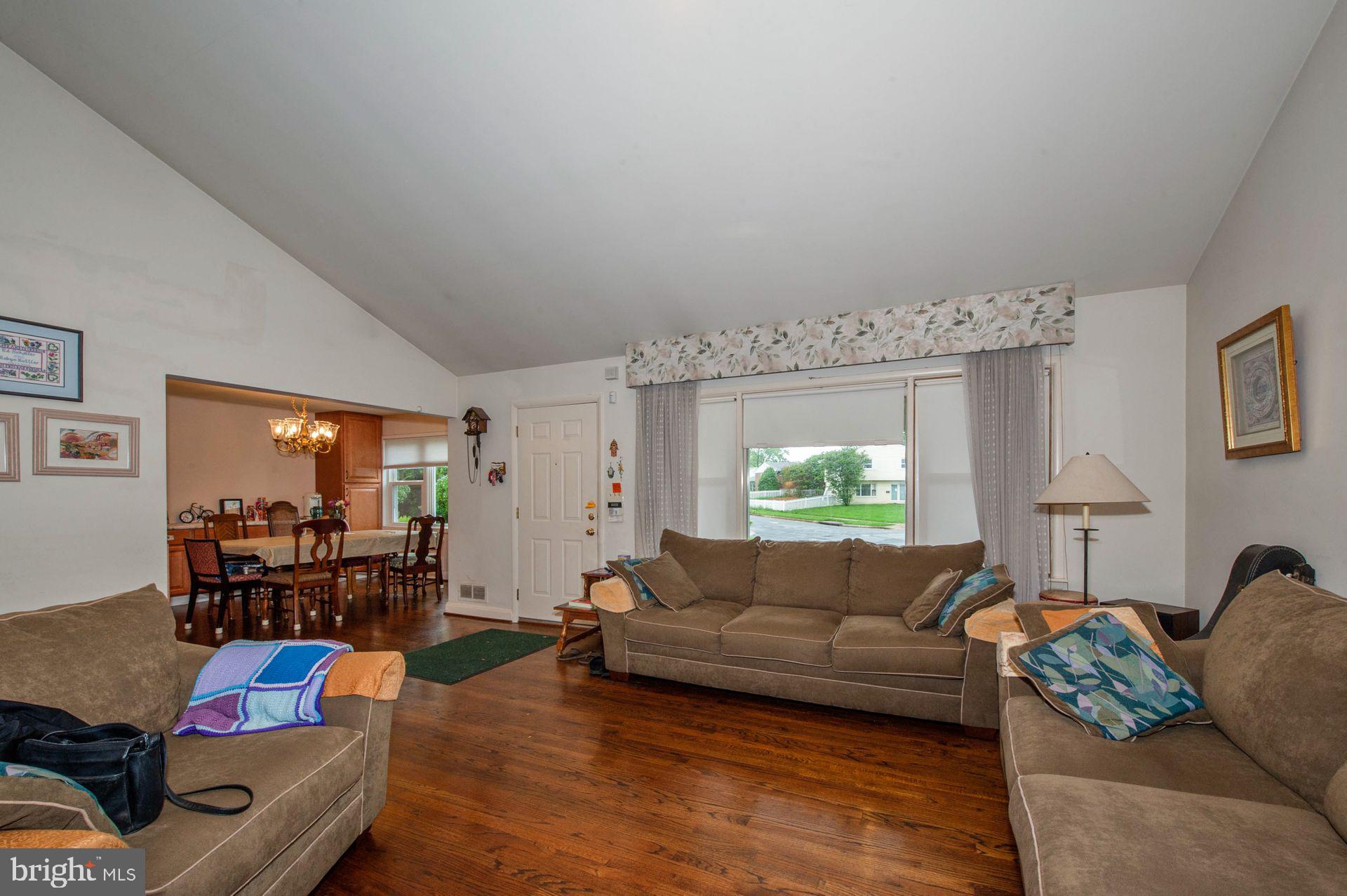 7507 Labyrinth Road Baltimore, MD 21208 - Photo 3 of 23