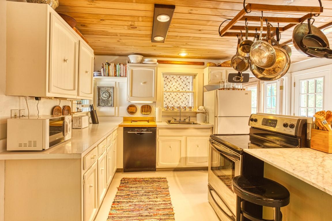 26 Sawyer's Island Road Boothbay, ME 04537 - Photo 4 of 24 Kitchen
