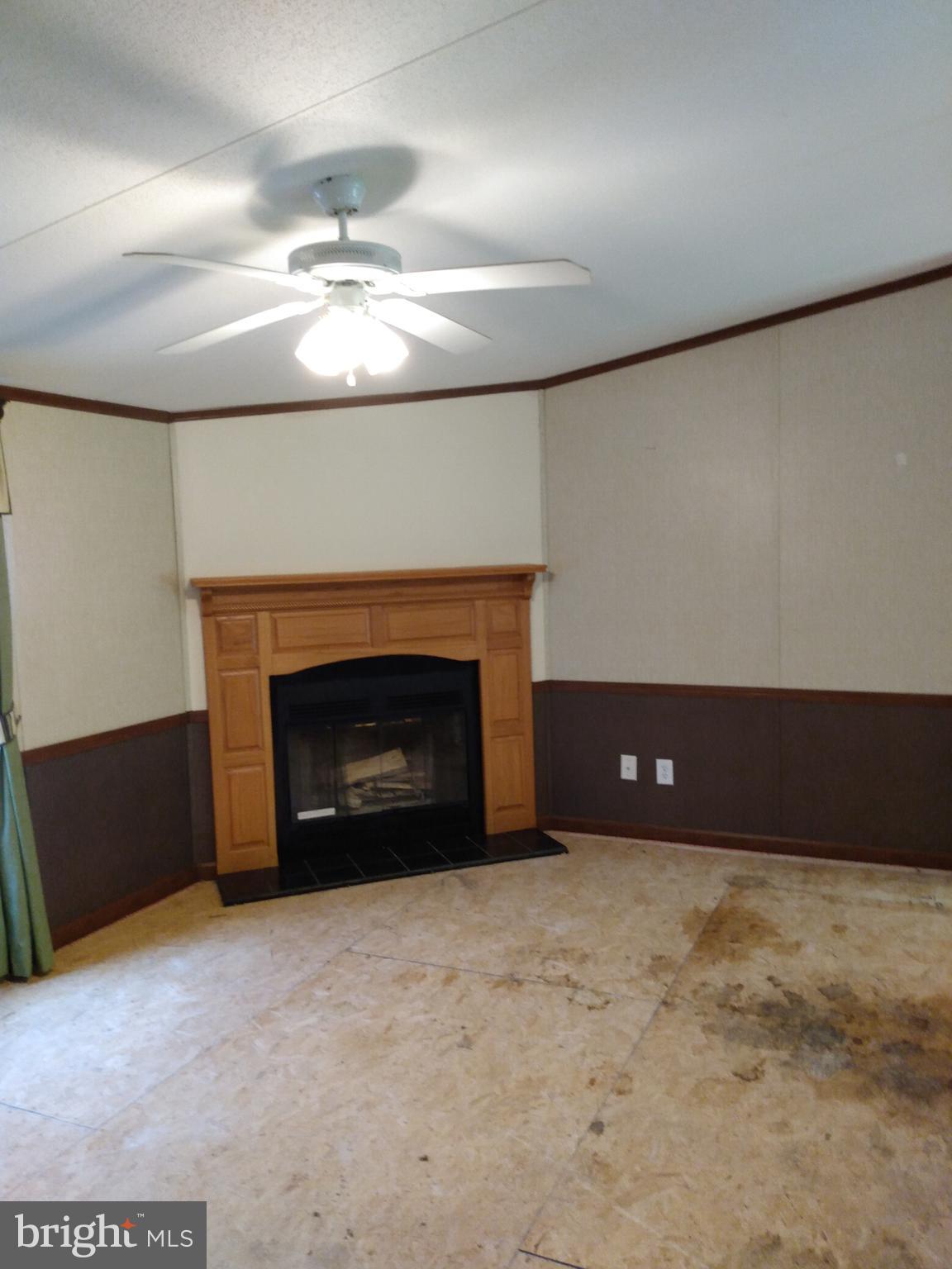 1713 Hoffmaster Road Knoxville, MD 21758 - Photo 8 of 13 Living Room
