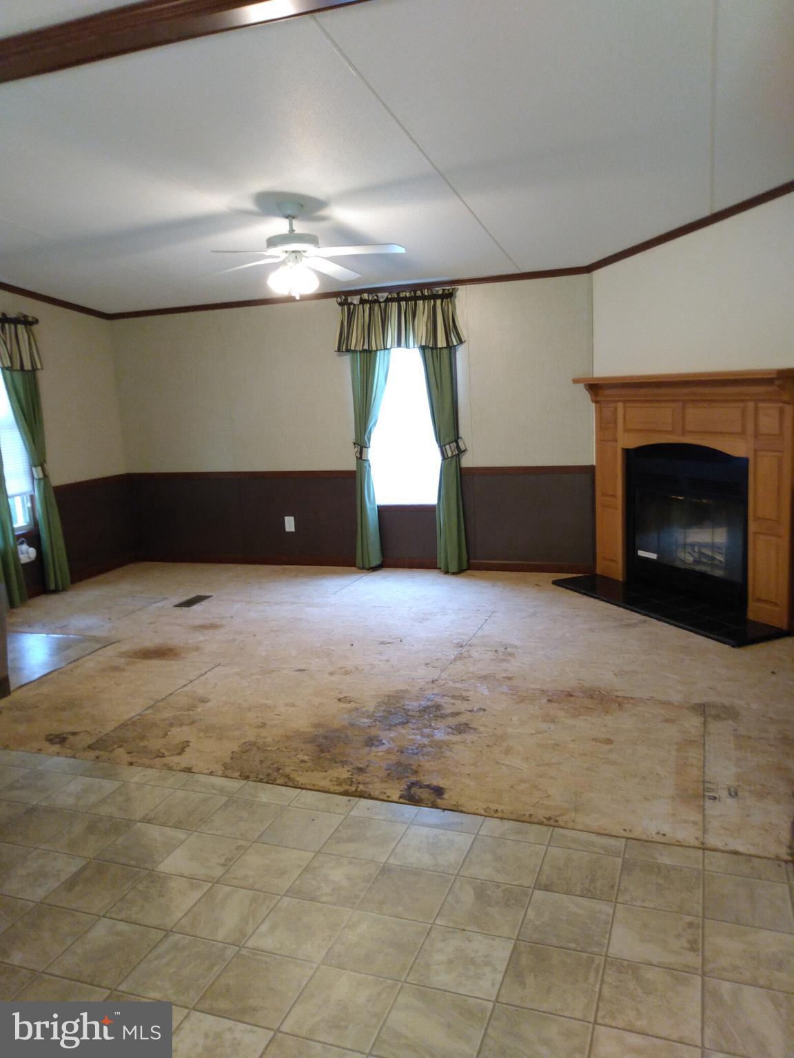 1713 Hoffmaster Road Knoxville, MD 21758 - Photo 9 of 13 Living Room