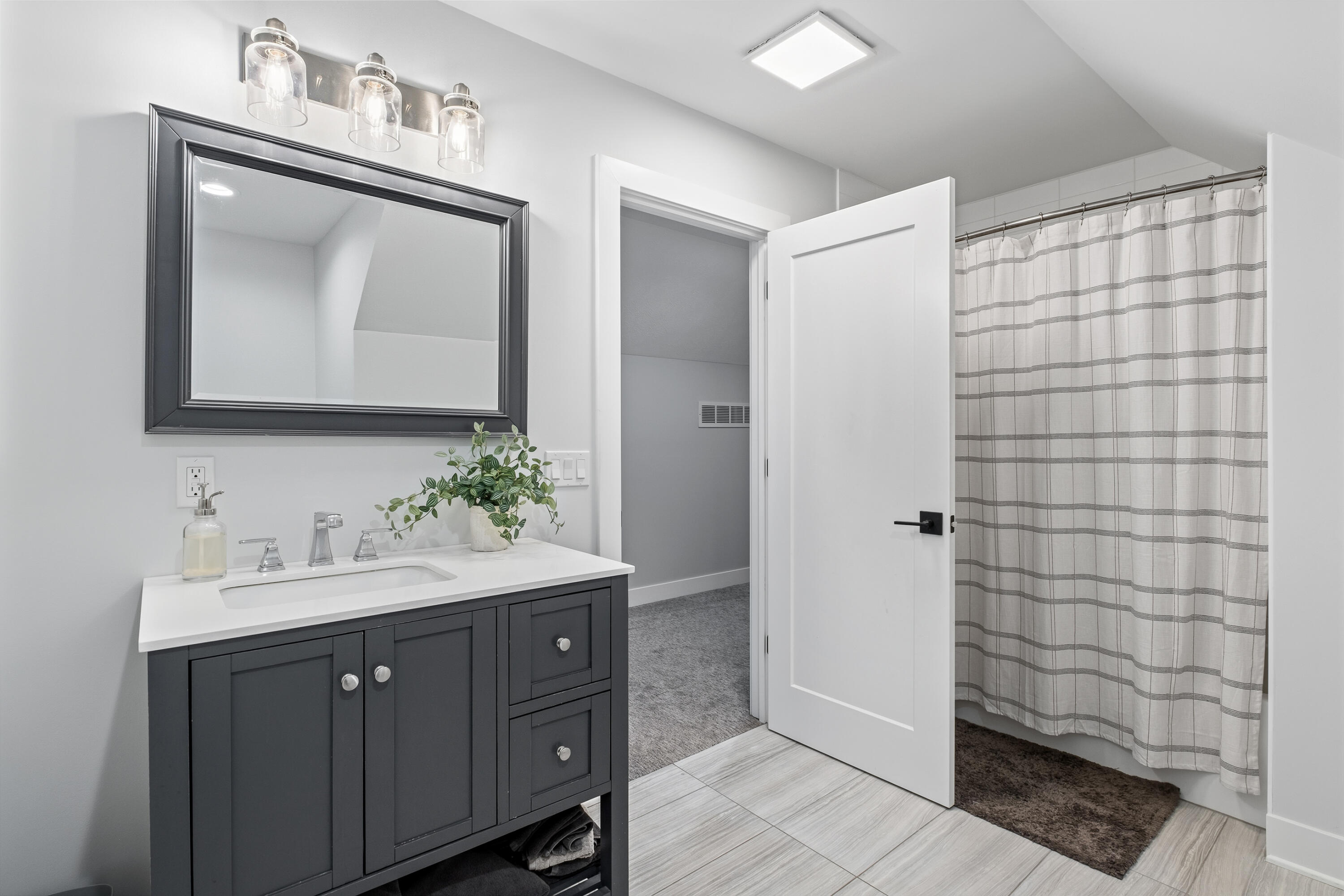7062 Brooks Road Clarksville, MI 48815 - Photo 35 of 65 Upper Full Bathroom