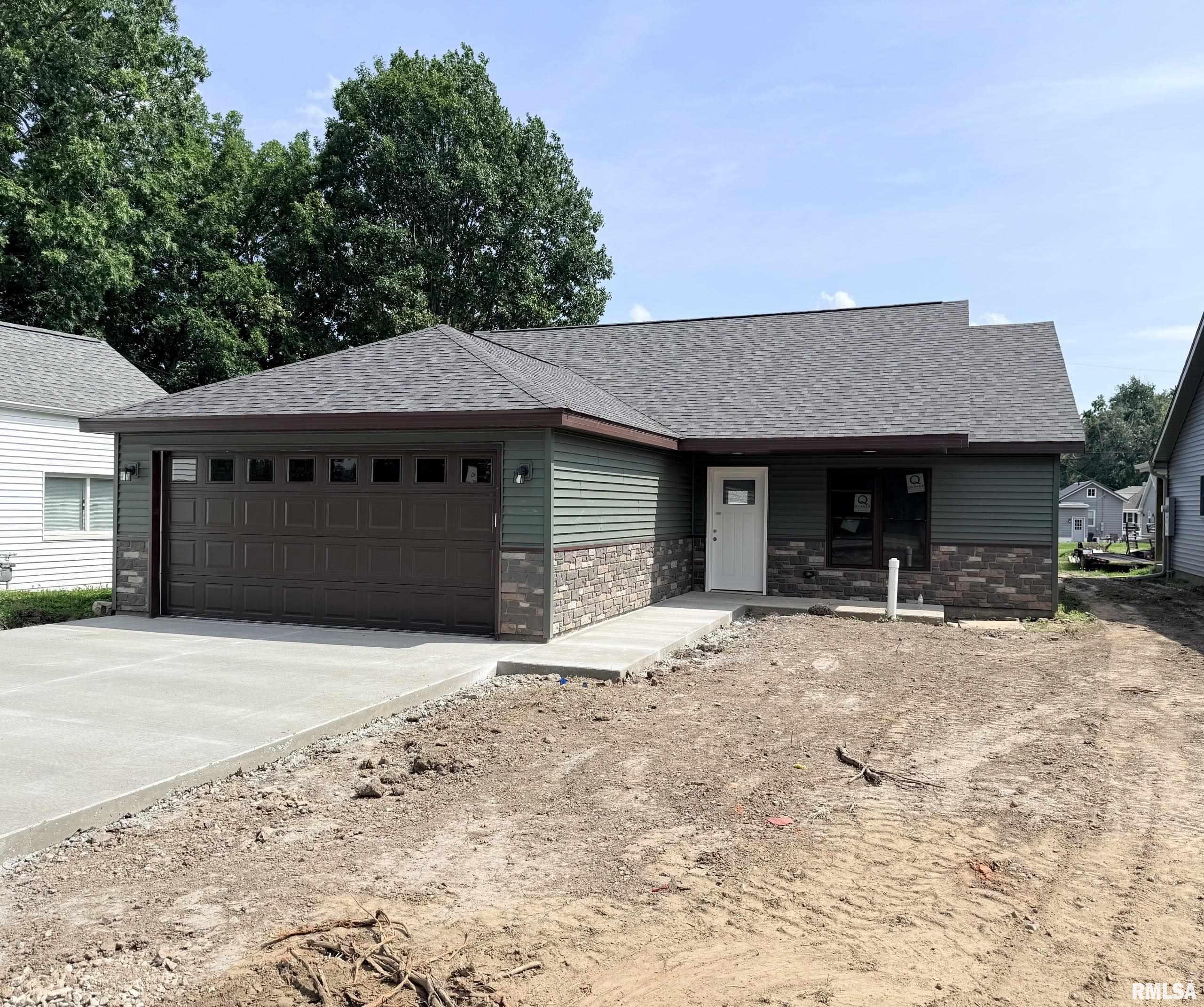 2264 Chestnut Street Quincy, IL 62301 - Photo 1 of 13