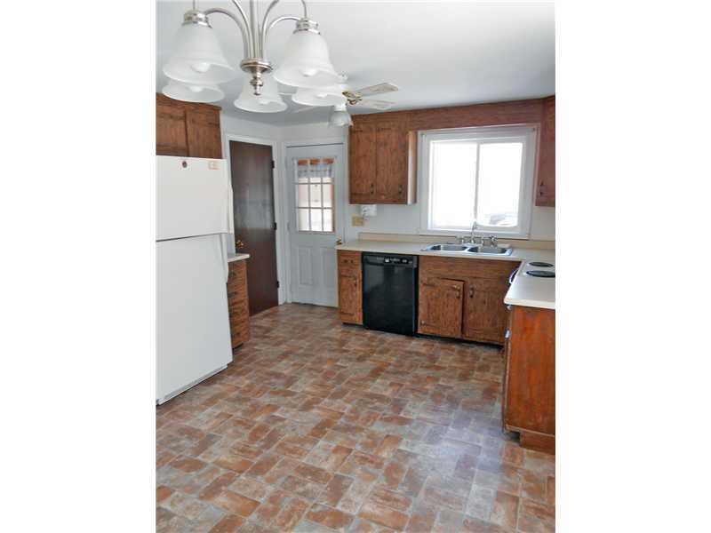 47 South Chester Road Lincoln, ME 04457 - Photo 11 of 29 Kitchen.