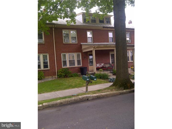 1618 Gregg Street Reading, PA 19607 - Photo 2 of 10