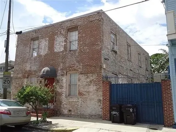 $1,350 | 1908 Dauphine Street, Unit 2B, New Orleans, LA 70116