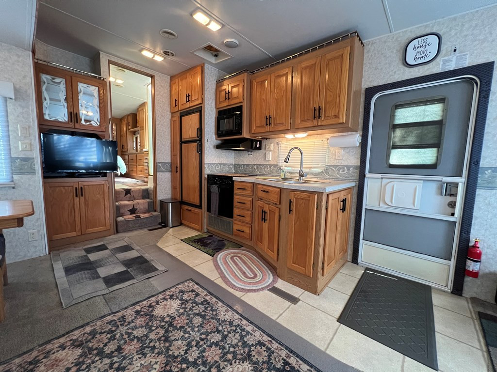 294 Pioneer Ests Road Murphy, NC 28906 - Photo 15 of 36 RV kitchen