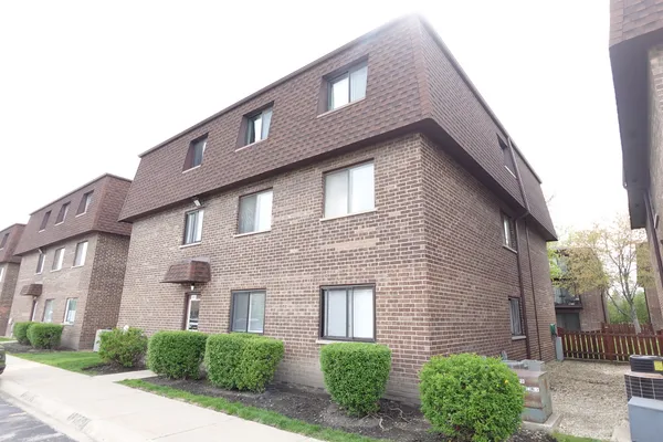 $1,795 | 9813 Bianco Terrace, Unit A, Des Plaines, IL 60016
