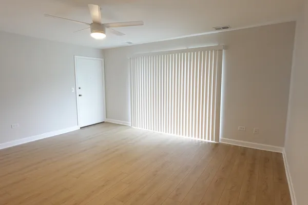 $1,795 | 9813 Bianco Terrace, Unit A, Des Plaines, IL 60016