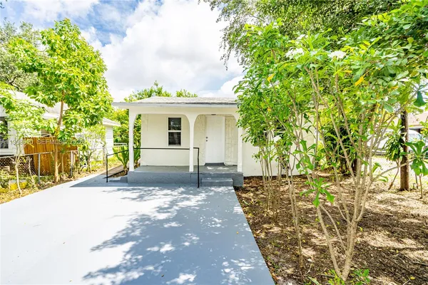 $3,075 | 3121 Northwest 60th Street, Miami, FL 33142