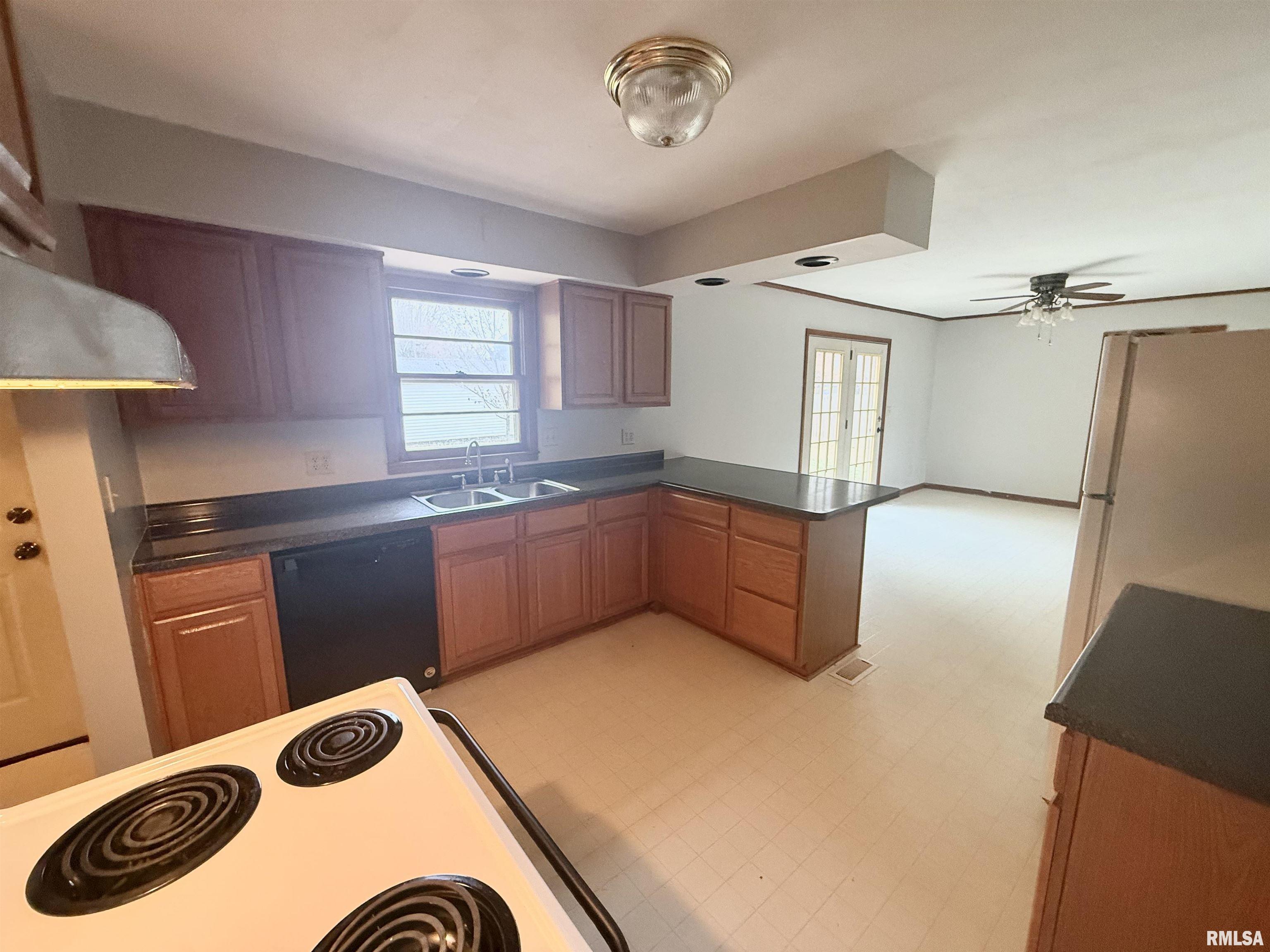 403 South Benton Street New Berlin, IL 62670 - Photo 12 of 26