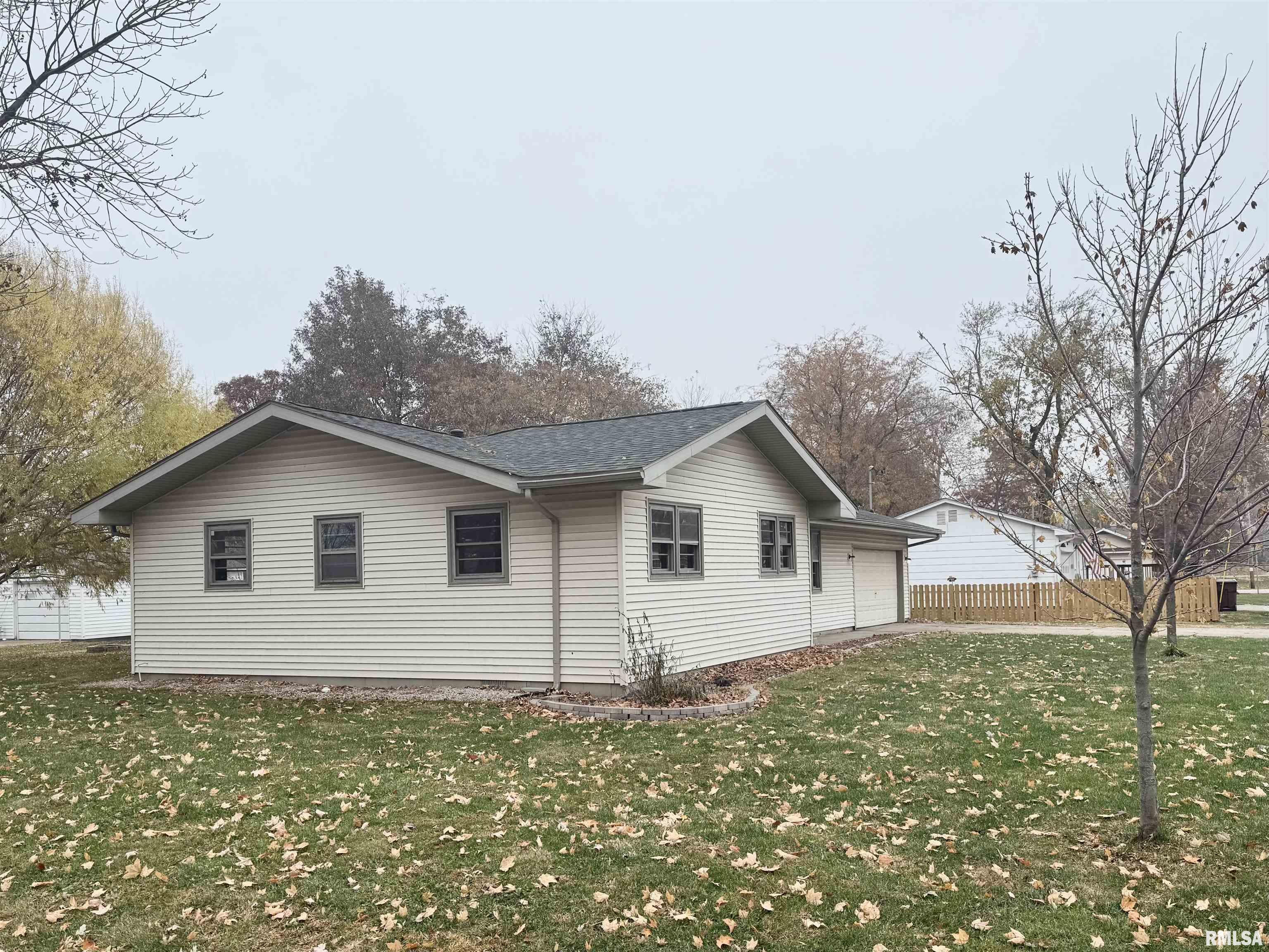 403 South Benton Street New Berlin, IL 62670 - Photo 4 of 26