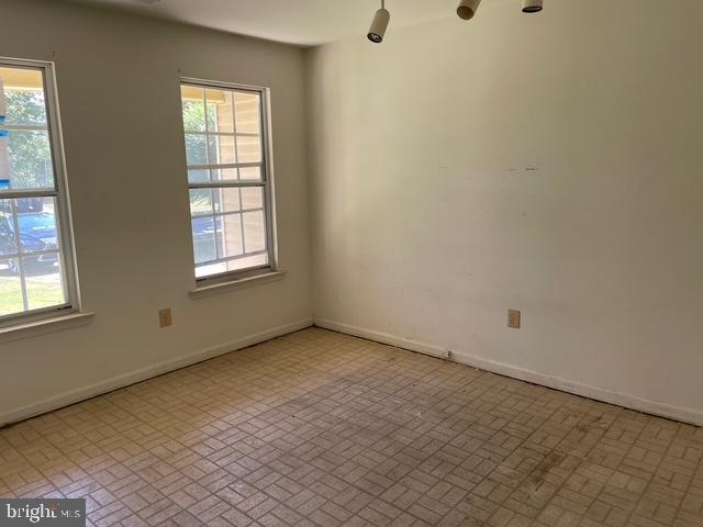 13403 Pendleton Street Fort Washington, MD 20744 - Photo 2 of 19 MAIN LEVEL BEDROOM/LIBRARY/OFFICE