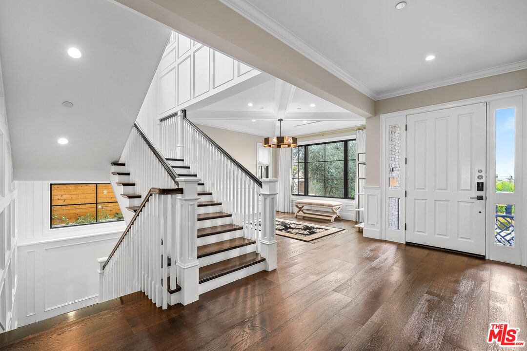 9348 Cresta Drive Los Angeles, CA 90035 - Photo 13 of 44 a view of entryway and hall with wooden floor