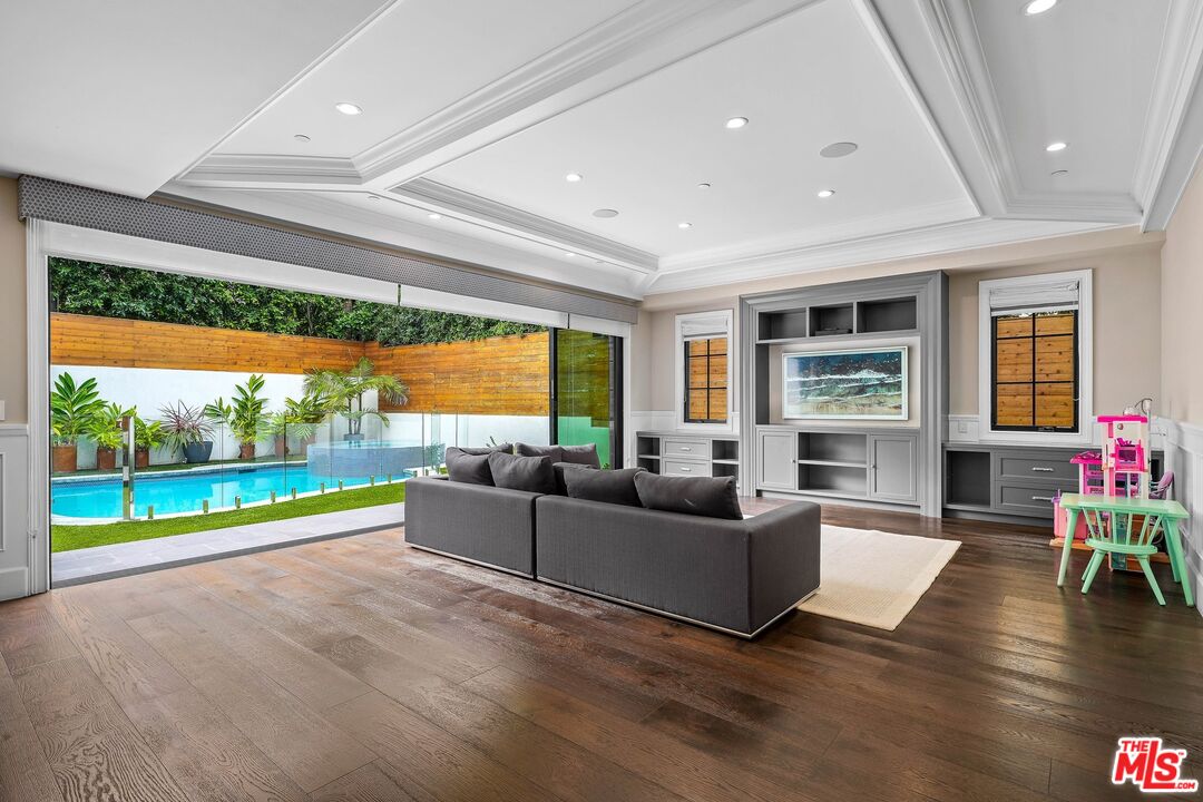 9348 Cresta Drive Los Angeles, CA 90035 - Photo 20 of 44 a living room with furniture and a large window