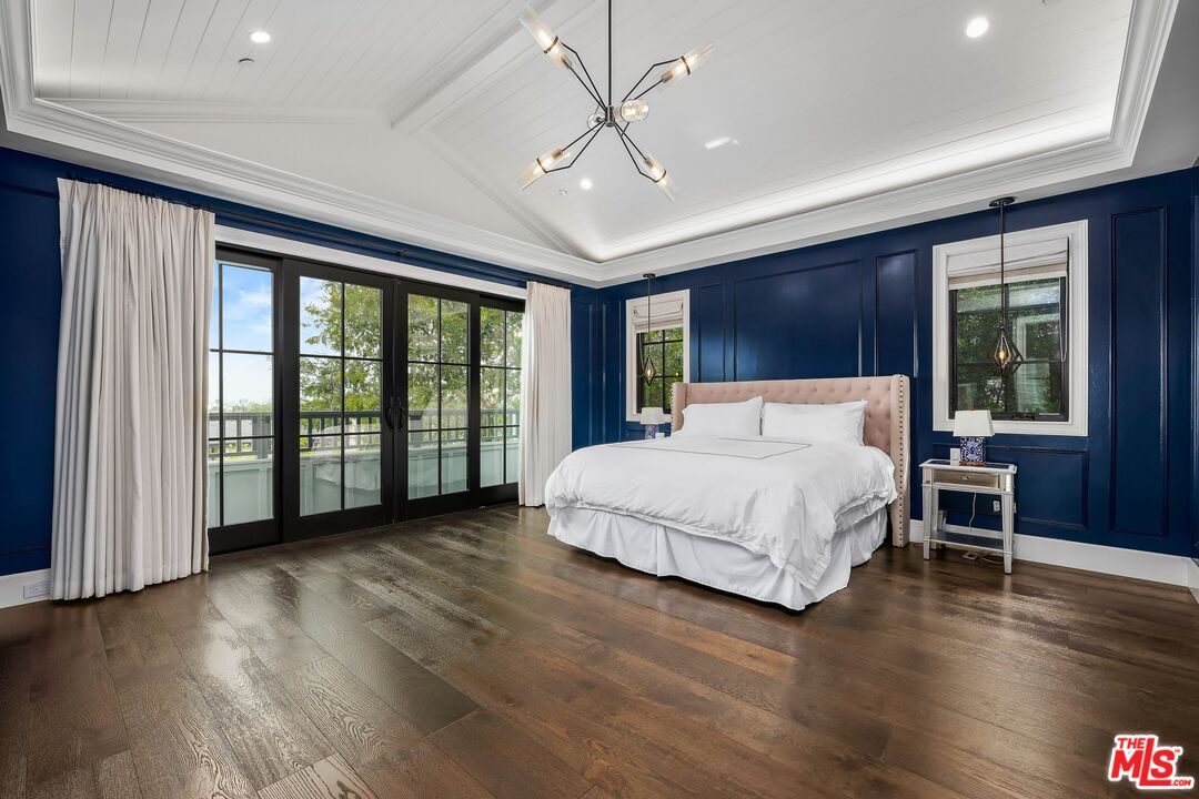 9348 Cresta Drive Los Angeles, CA 90035 - Photo 27 of 44 a bedroom with a large bed and a large window