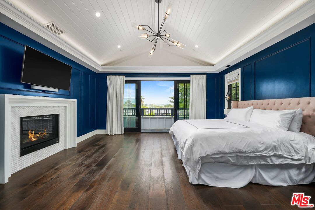 9348 Cresta Drive Los Angeles, CA 90035 - Photo 30 of 44 a spacious bedroom with a large bed and a fireplace