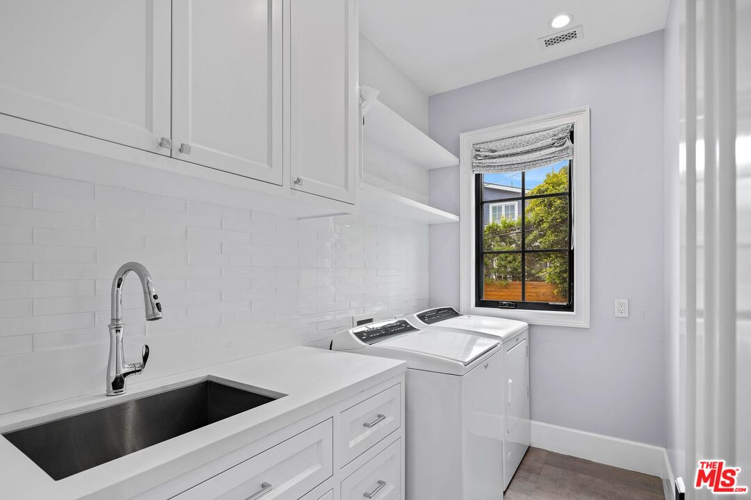 9348 Cresta Drive Los Angeles, CA 90035 - Photo 38 of 44 a view of utility room and sink