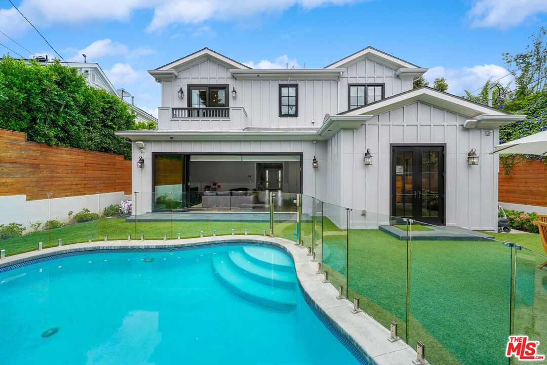 9348 Cresta Drive Los Angeles, CA 90035 - Photo 43 of 44 a view of house and outdoor space with swimming pool and yard