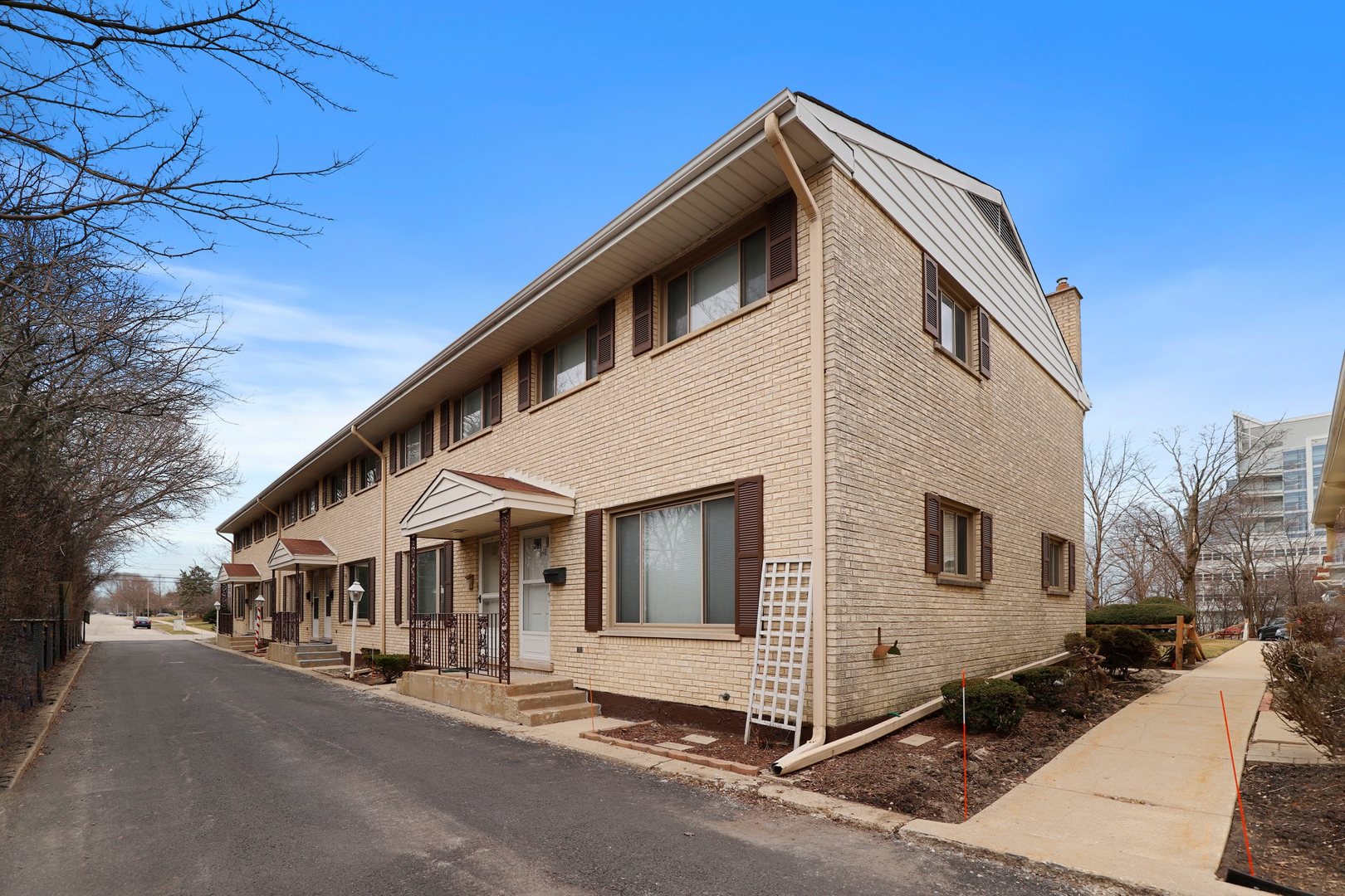 652 West Central Road Arlington Heights, IL 60005 - Photo 3 of 26