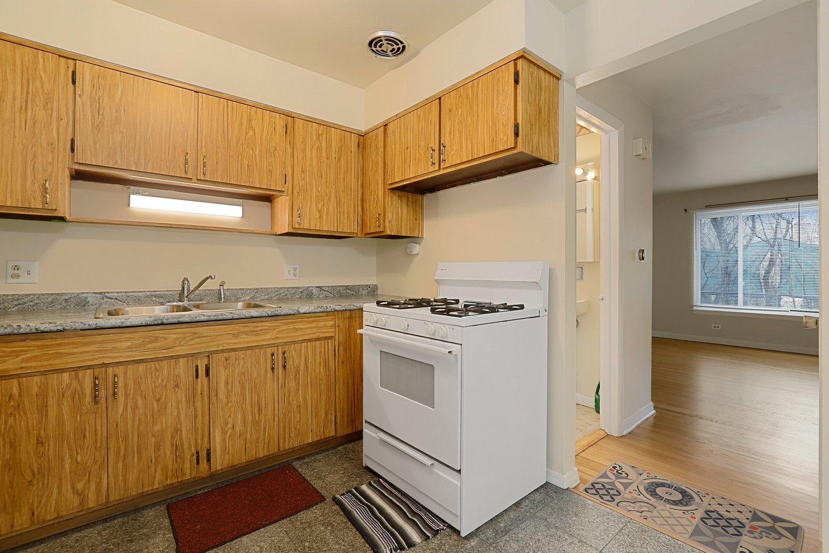 652 West Central Road Arlington Heights, IL 60005 - Photo 4 of 26